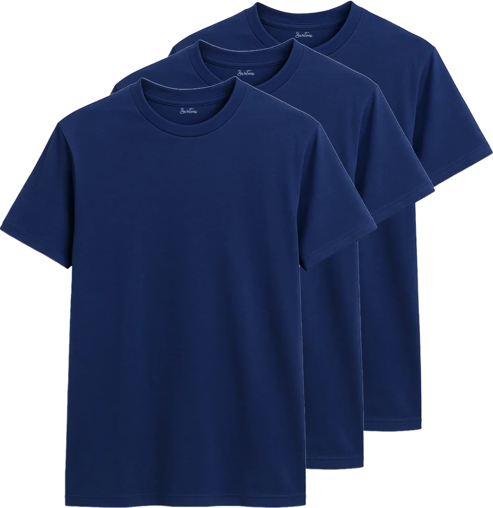 Ett 3-pack T-shirts i färgen Baltic Blue. Baltic Blue är lite mer klarblå än marinblå, men mörkare och dovare än ren blå. T-shirten är från Swetees av modellen Heritage Tee.